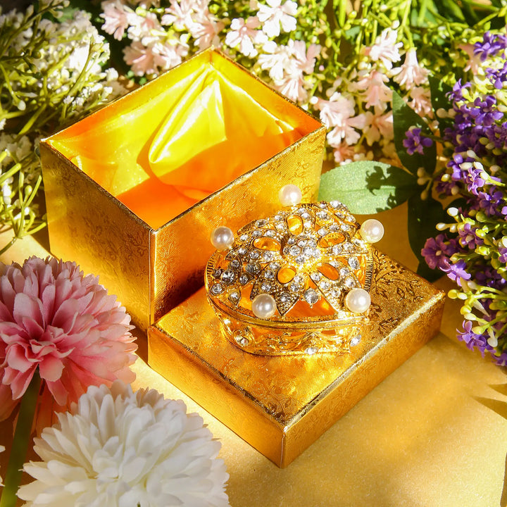 Gold heart-shaped keepsake box adorned with sparkling diamonds and pearls, designed to hold 13 unity coins, a stunning wedding Arras accessory - tingkucoins.com