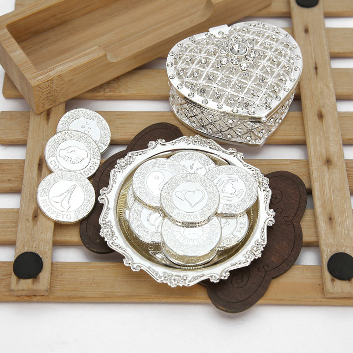 Set de Arras de Boda Personalizadas – 13 Monedas de Unión Grabadas con Caja Corazón Diamantada Deluxe | Regalo Católico Conmemorativo - TINGKU